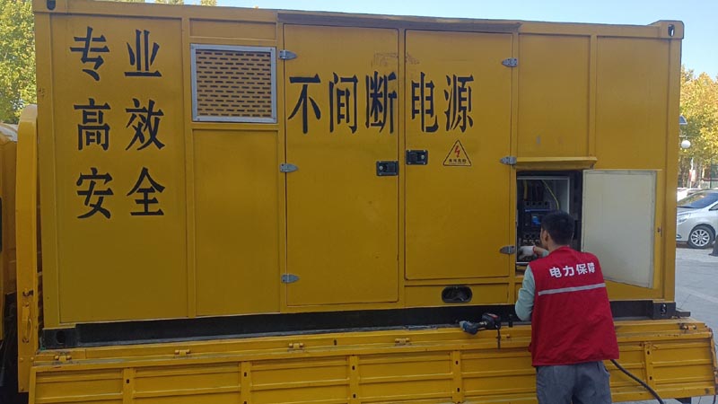 西畴柴油发电机组和UPS电源配合使用时，如何避免切换过程中的电力中断？