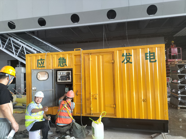 西畴怎样判断空气滤清器是否需要更换？